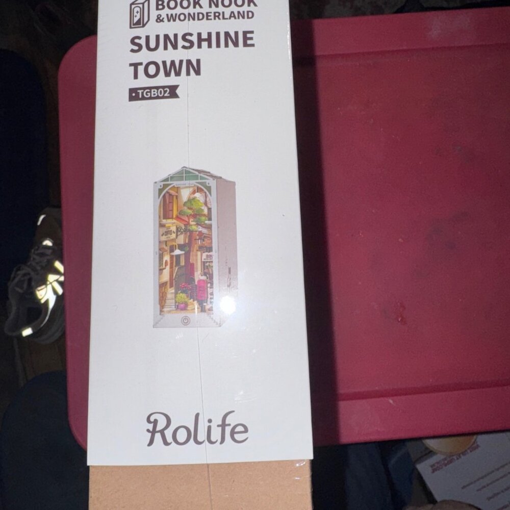 Rolife Book Nook & Wonderland Sunshine Town DIY Miniature Scene Kit - Picture 3 of 4